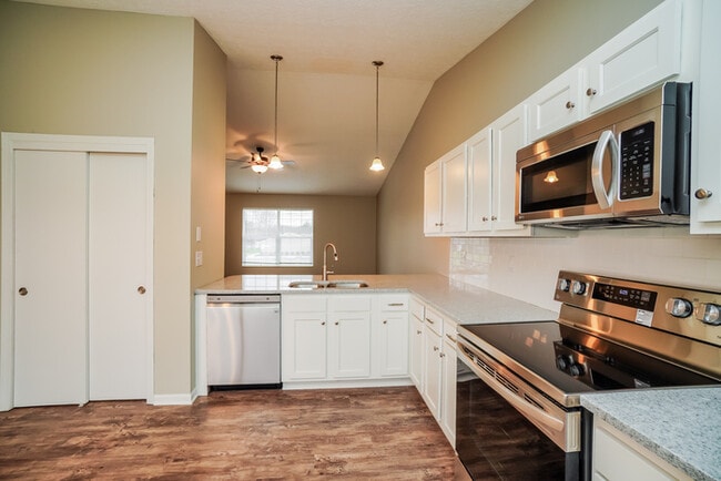 Building Photo - Beautiful 4 Bedroom with Spacious Backyard