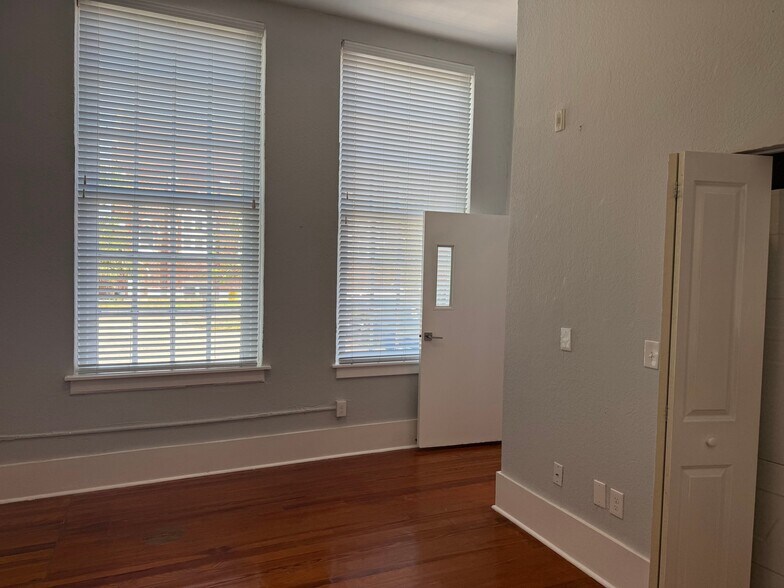 Building Photo - 1090 10th St N