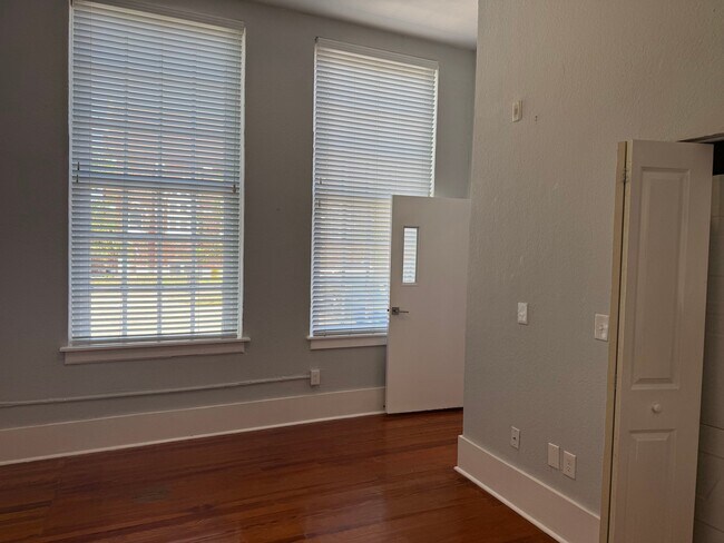 Building Photo - 1090 10th St N