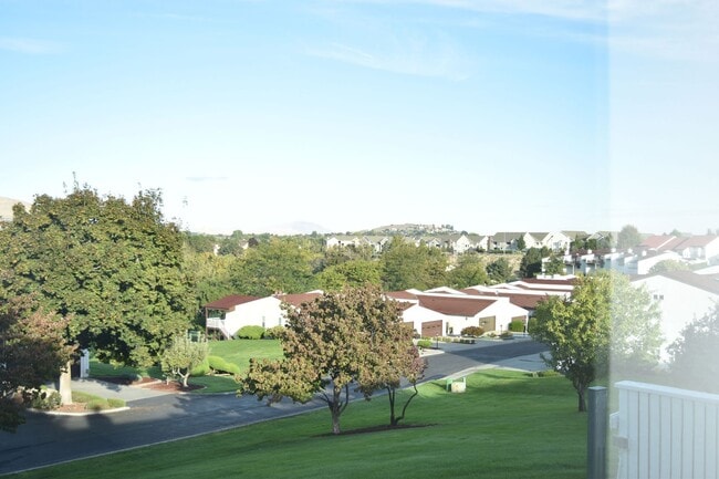 Building Photo - Low-Maintenance Meadows North Rental by Meadow Springs Golf Course