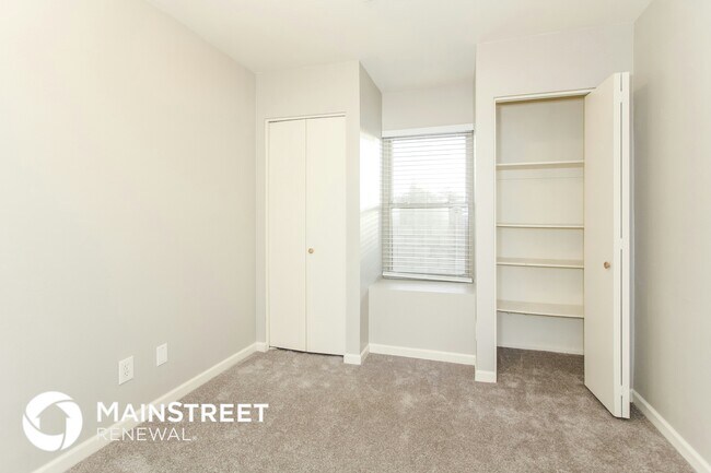 Building Photo - 6646 W Sunnyside Dr