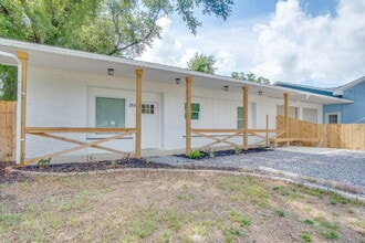 Building Photo - Fully Remodeled 2BR/2BA Attached Home with Garage, Modern Finishes, Park Views & Prime Downtown P...