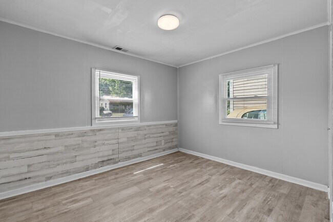 Building Photo - 313 N 42nd St