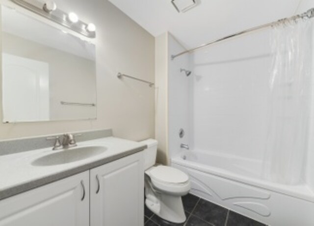 Master bathroom - 1512 W Jefferson Ave