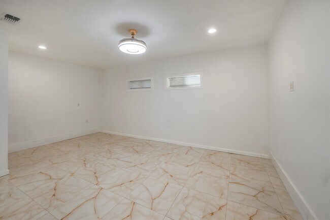 Building Photo - 3203 Golden Willow Dr