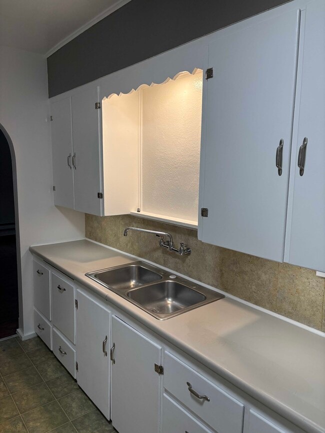 Building Photo - 4817 N Madison St