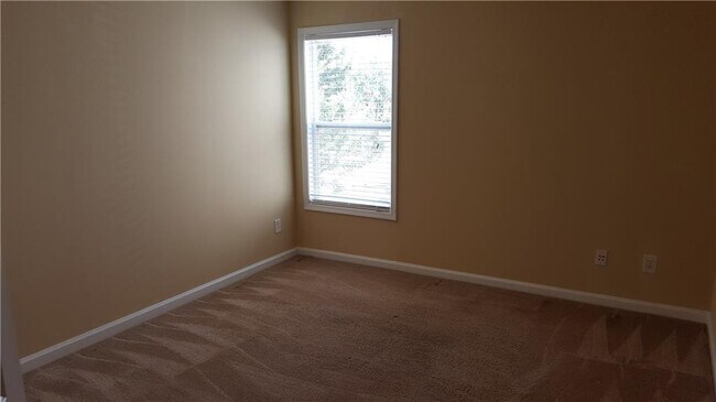 Building Photo - 2036 Executive Dr N