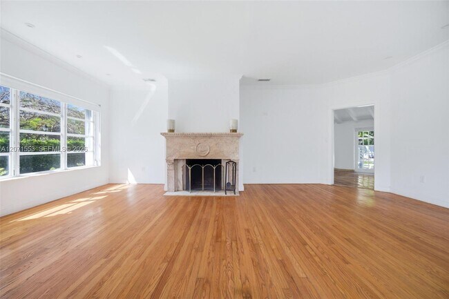 Building Photo - 2300 S Miami Ave