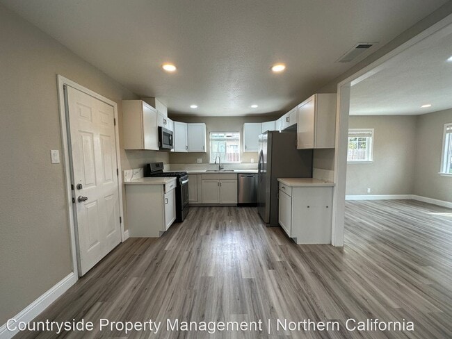 Building Photo - 3 br, 2 bath House - 2201 Eicher Ave