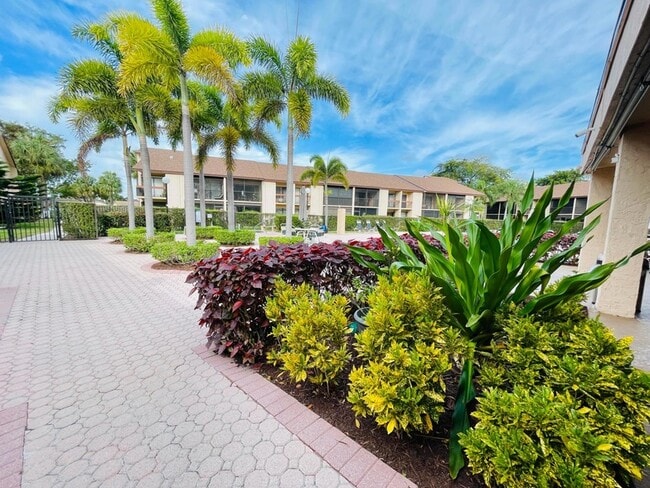 Building Photo - 2297 SW 15th St