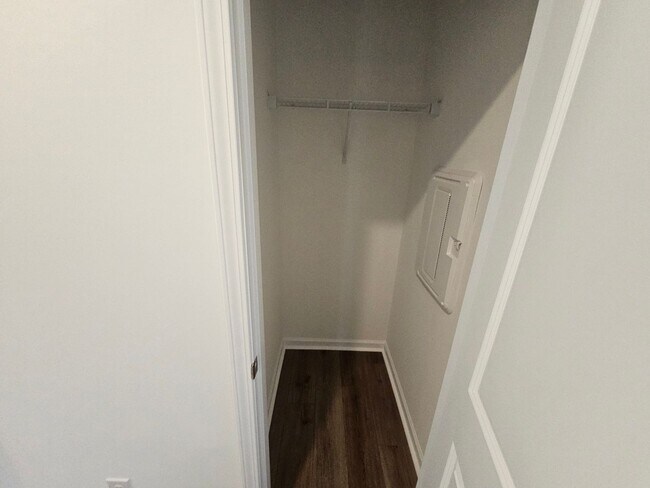 Building Photo - Beautiful Townhome in Concord! Great schools!