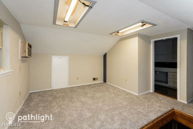 Building Photo - 3 br, 2 bath House - 2640 W Dallas Street ...
