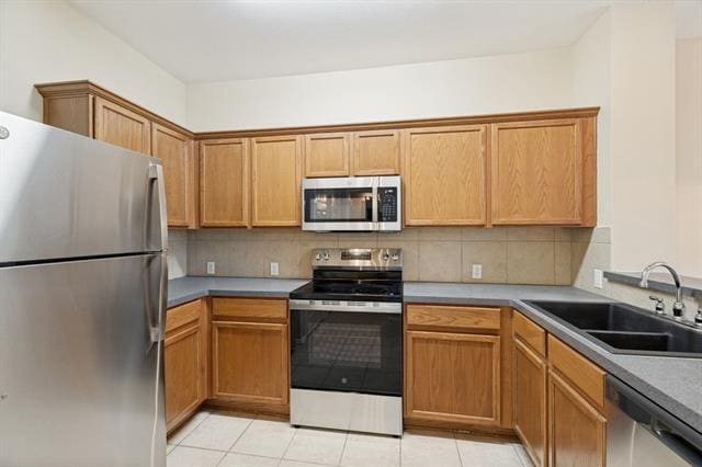 Building Photo - 2324 Stoneleigh Pl