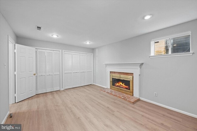 Building Photo - 299 S Pickett St