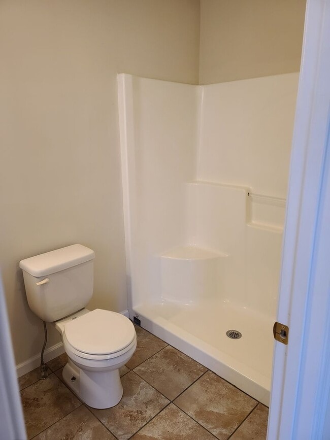 Building Photo - 3 Bedroom 2 1/2 bath ** End Unit** Townhome for Rent in Waynesboro