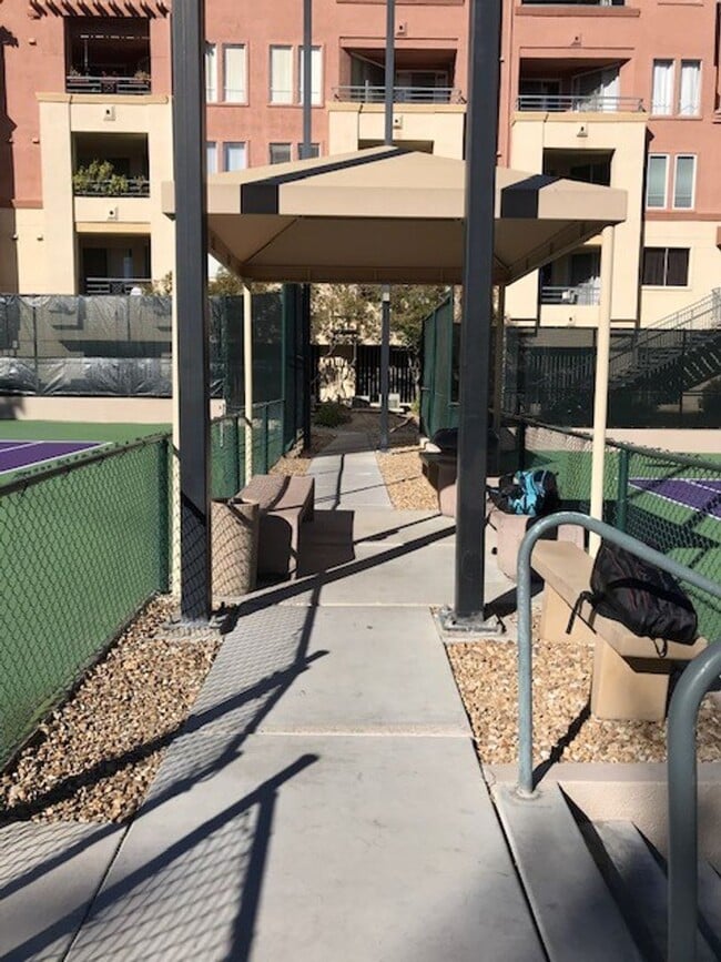 Building Photo - Condo In A Luxurious Community - 1 Bedroom