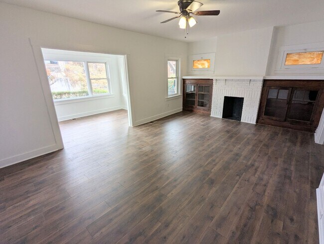 Building Photo - Win4027