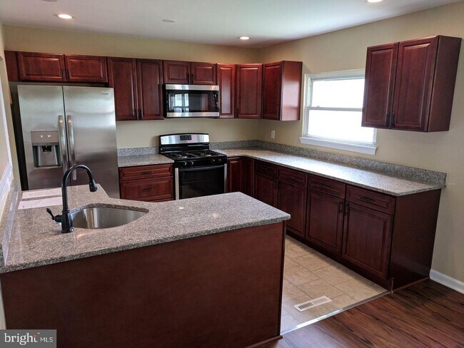 Building Photo - 247 Rutgers Ave