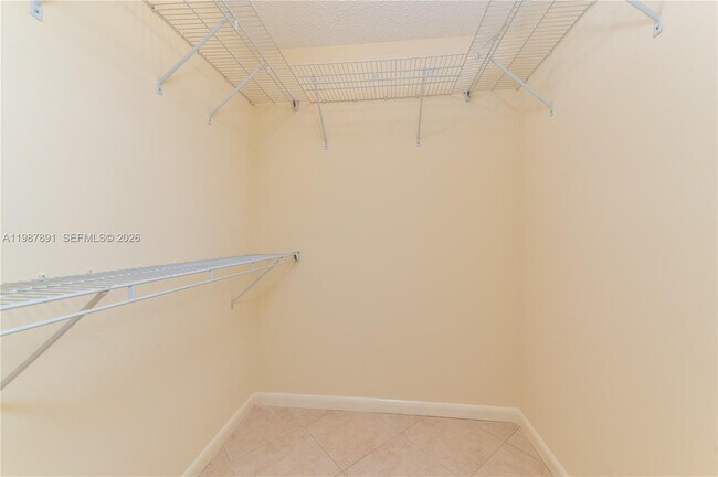 Building Photo - 545 SE 12th St