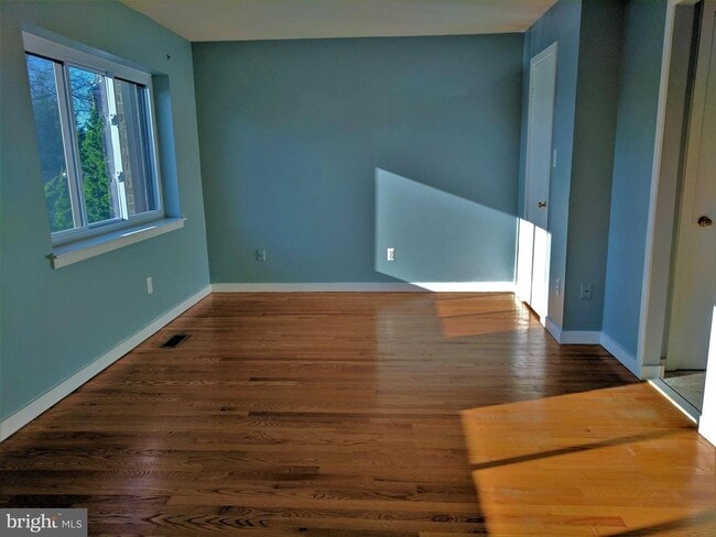 Building Photo - 3719 Madison Ln