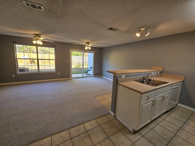 Building Photo - 129 Noblat Dr