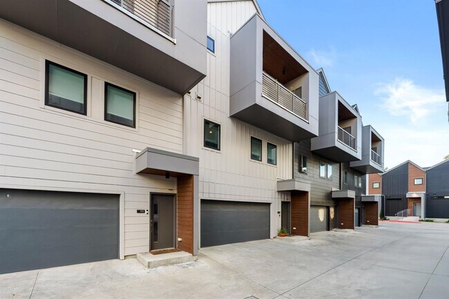 Building Photo - 5924 S Congress Ave