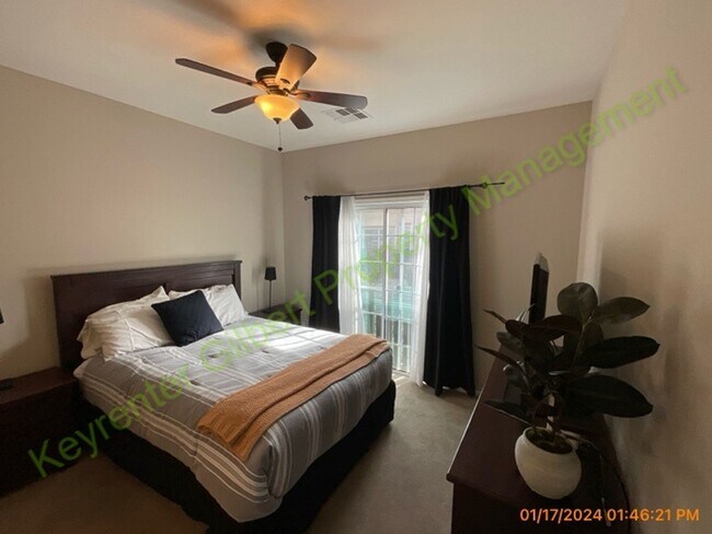 Building Photo - 3 bed/2.5 bath Condo in Gilbert’s Lofts in...