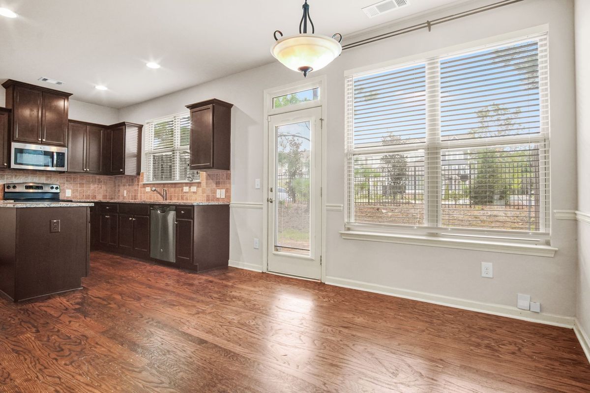 Building Photo - 1539 Creek Bend Ln NW