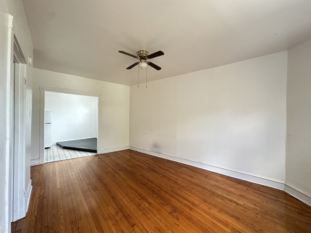 Building Photo - 2462 N Linden Pl