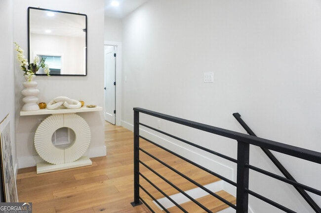 Building Photo - 68 Boulevard SE