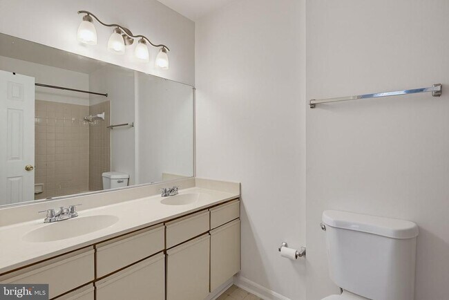 Building Photo - 8867 Willowwood Way