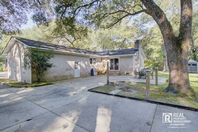 Building Photo - 209 Chucker Dr
