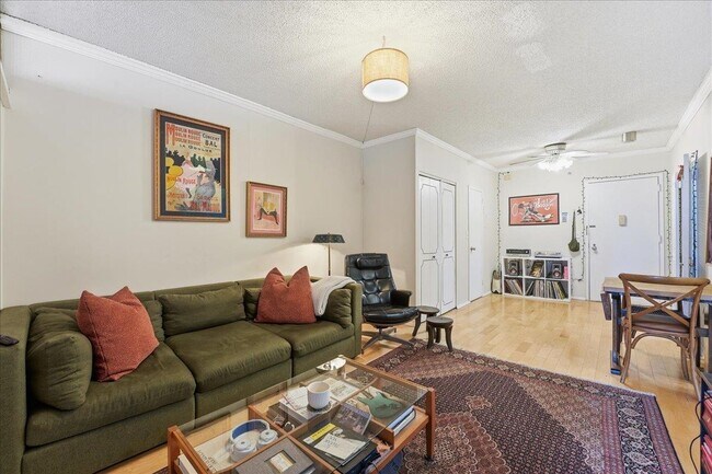 Building Photo - 45 River Dr S