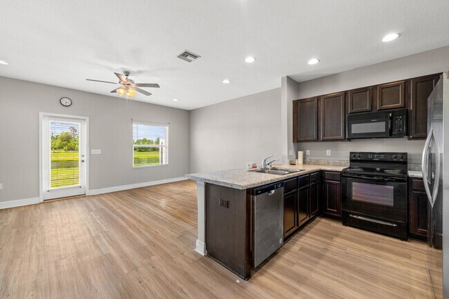 Building Photo - 5768 Callaway Cir