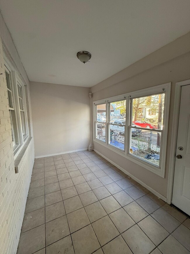 Building Photo - 426 E Eleanor St