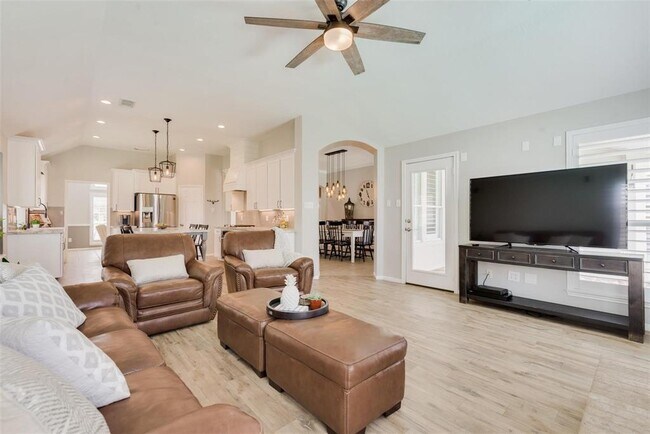 Building Photo - 13807 Halpren Falls Cir