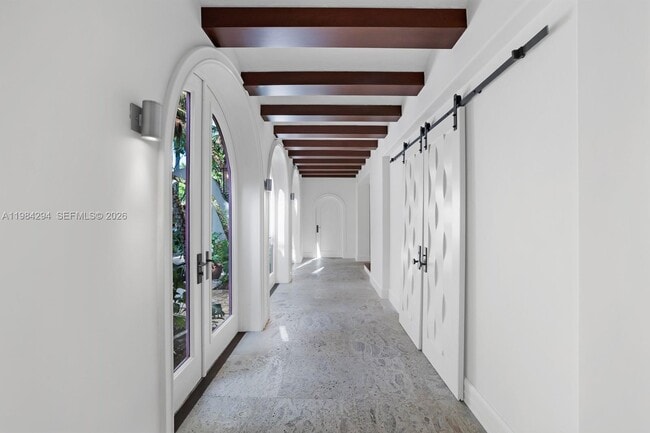 Building Photo - 16 Palm Ave