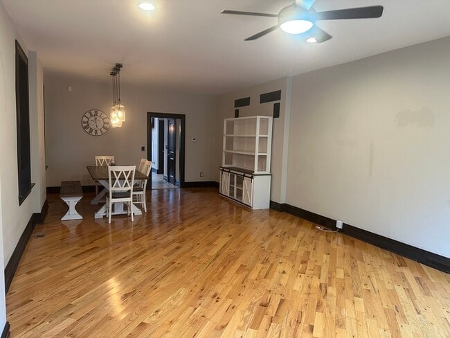 Building Photo - Wonderful 3bedroom 2 Bath Townhome In South City