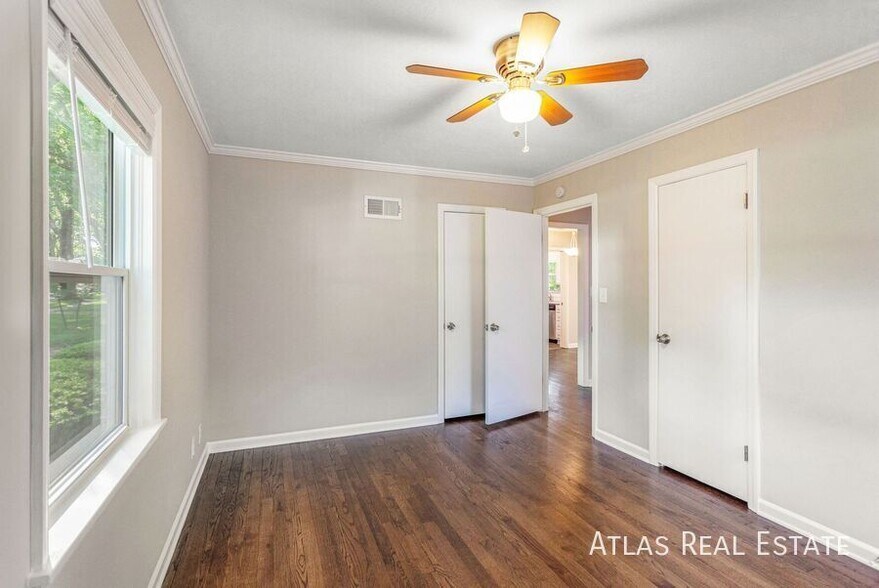 Building Photo - 5016 W 72nd St