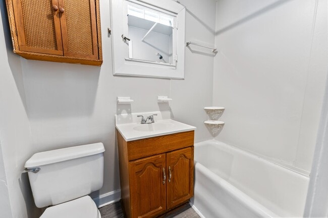 Building Photo - Charming 2-Bedroom Home with Fenced Yard –...