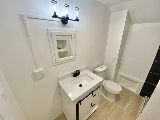 Building Photo - 1 Bedroom Apartment in South Burlington VT...