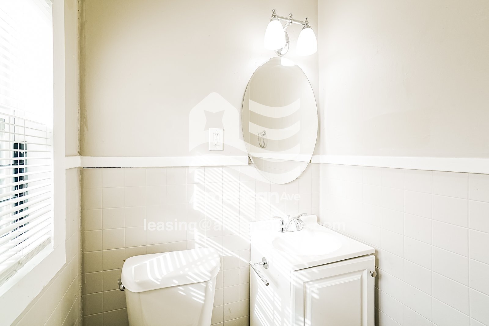 Building Photo - 324 Barnes St