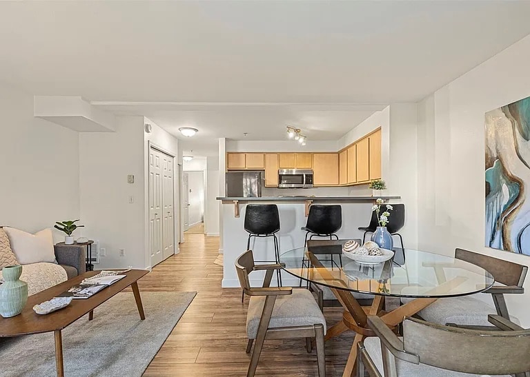 Building Photo - 600 N 85th St