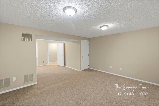 Building Photo - 3BD Condo in Gated Community  - Security Deposit Waiver Available