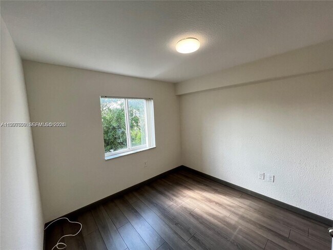 Building Photo - 637 SW 3rd St