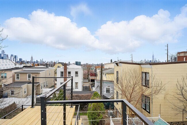 Primary Photo - 608 Palisade Ave