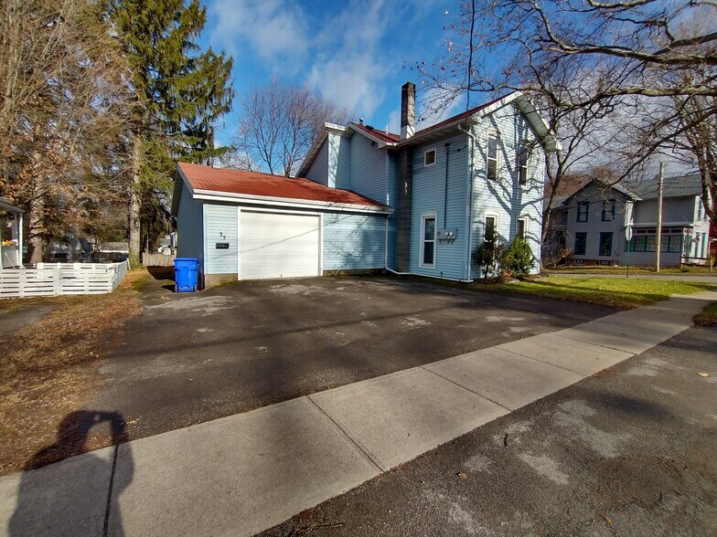 Parking - 35 Spring St