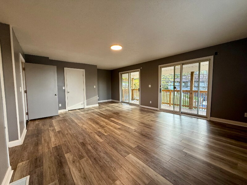 Building Photo - 801 Grand St