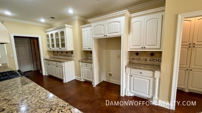 Building Photo - 117 Memory Lane