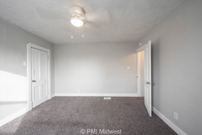 Building Photo - Charming 2-Bedroom Duplex in Indianapolis ...